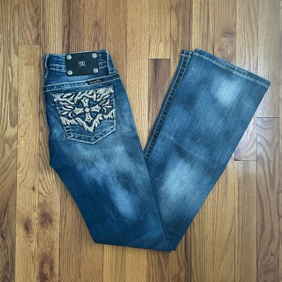 Miss Me Boot Cut Cross Leather Sequin Pocket Signature-Rise Med Blu Jean JW59378 - Picture 3 of 6